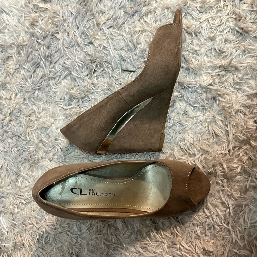 CL by Laundry Tan Peep toe Wedges